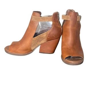 Korks Stella‎ Tan Leather Peep Toe Heeled Booties with Back Zipper Women's 9.5M